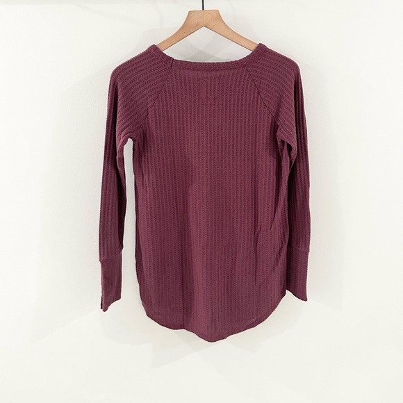 Chaser Long Sleeve Waffle Knit Thermal Top Burgundy Size Small - Picture 6 of 6